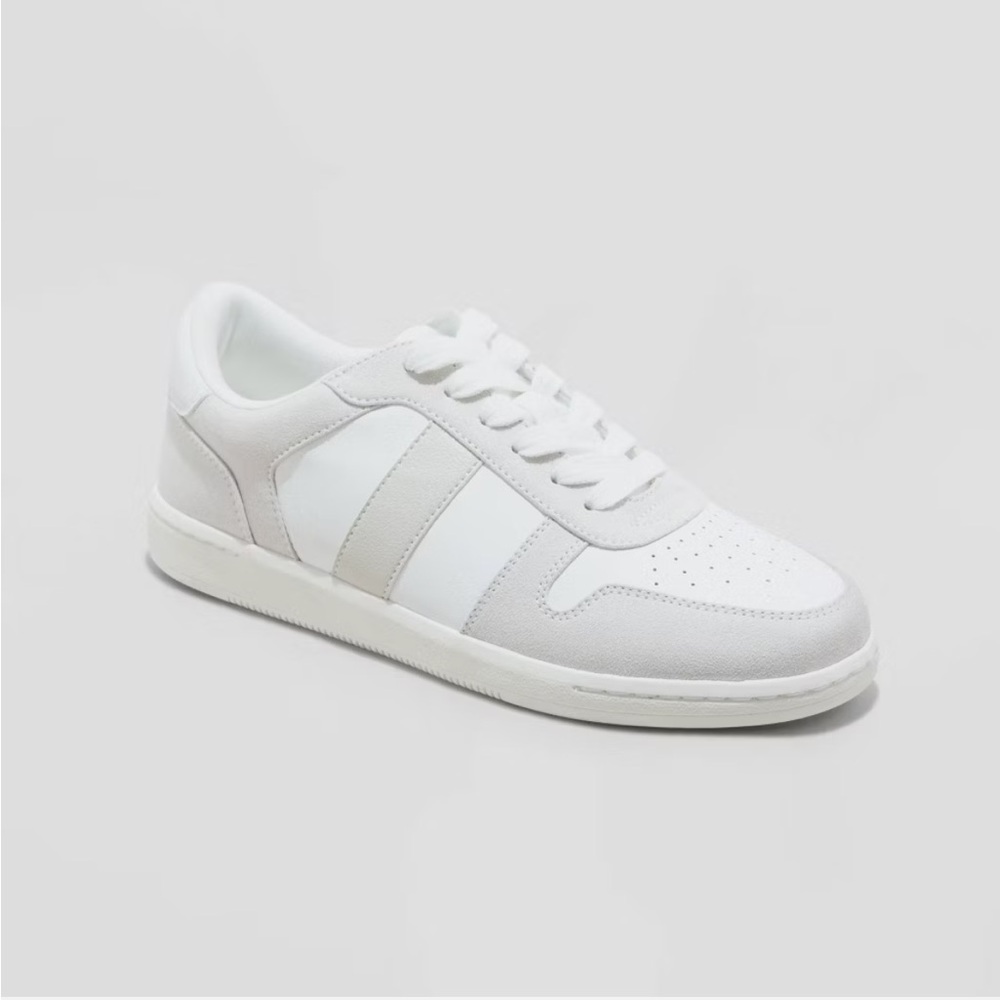 Universal Thread | Beige Sneakers | 7